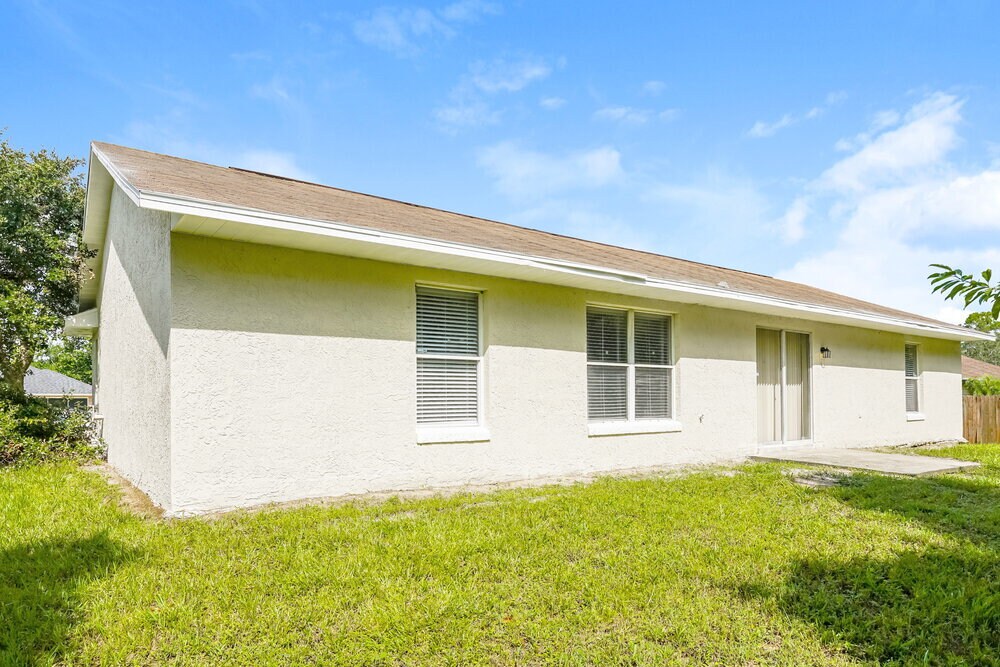 Building Photo - 1561 Ortega Ave
