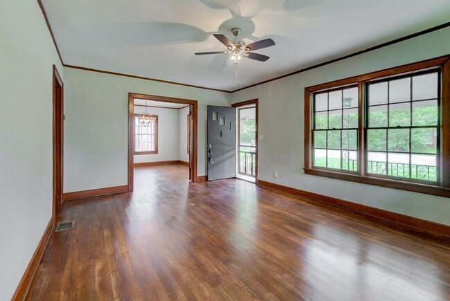 Building Photo - Pet Friendly 3-bedroom house