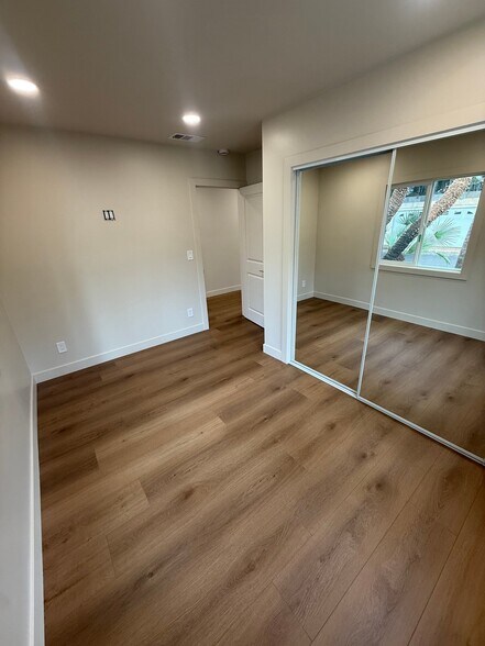 Building Photo - 4395 Aragon Way