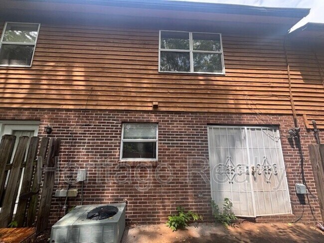 Building Photo - 1207 Crest Brook Dr