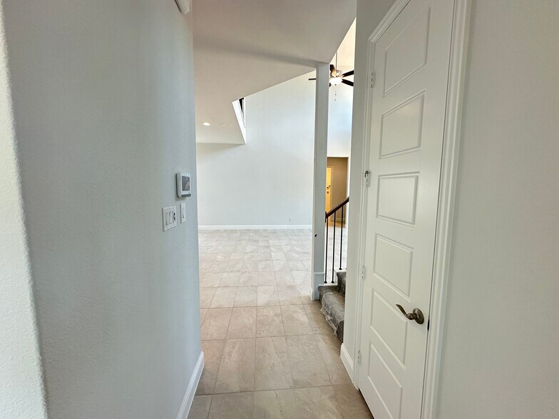 Building Photo - 1517 Pirene Aly