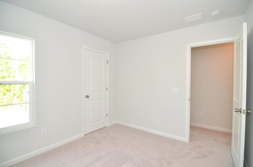 Building Photo - 333 Matuskovic Dr