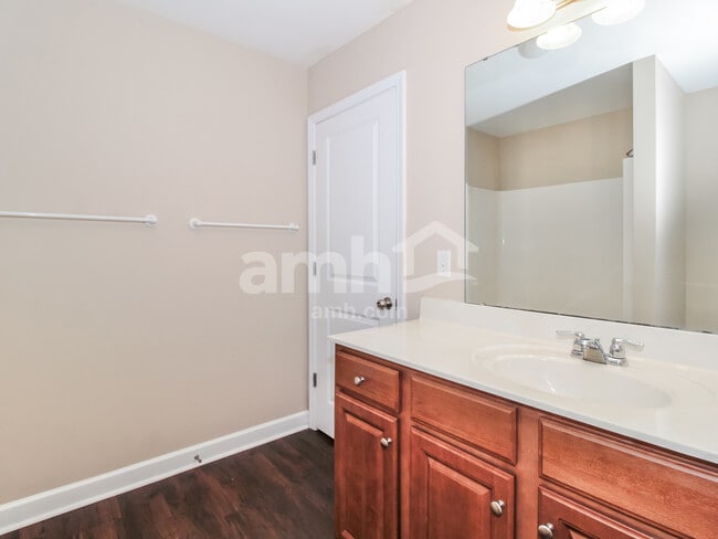 Building Photo - 28 Thornbury Dr