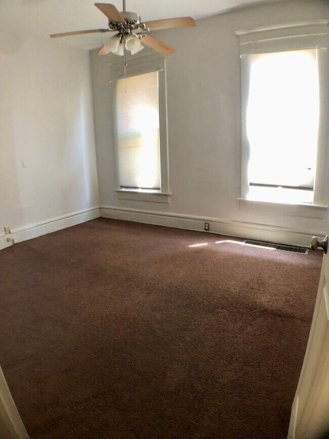 Building Photo - 1 Bed / 1 Bath on 10th Ave close to Wexner...
