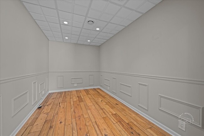 Building Photo - 921 S Batavia Ave