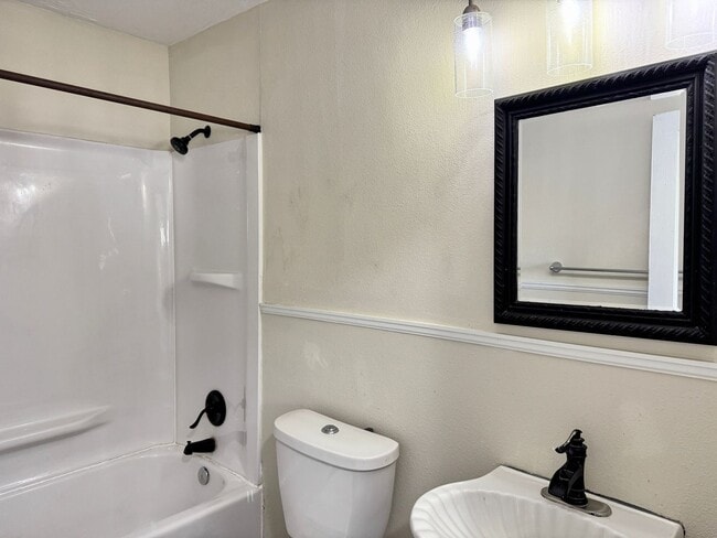 Building Photo - Cute 3 Bed 1 Bath home in Sunnyside Heights