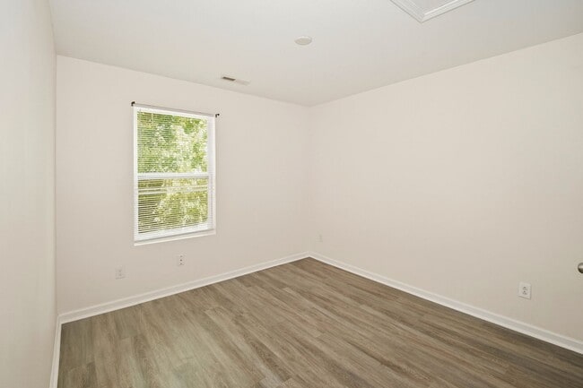 Building Photo - 1025 Rook Rd