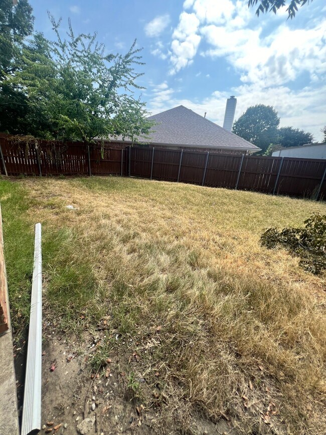 Building Photo - 2213 Ridgewood Dr