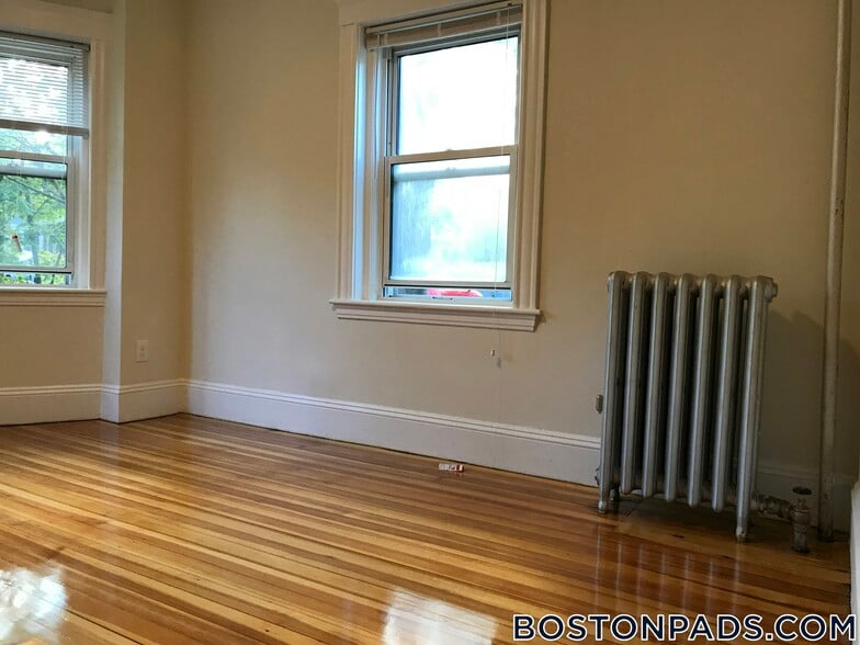 Building Photo - 163 Summer St