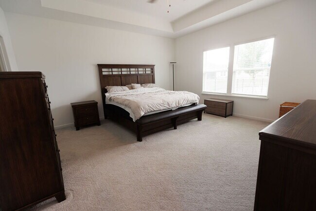 Building Photo - 4 Bedroom 2 Bath home for rent with beauti...