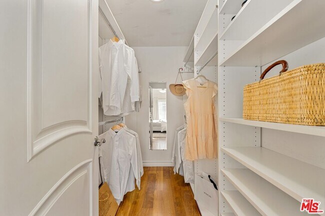 Building Photo - 20 Ketch St