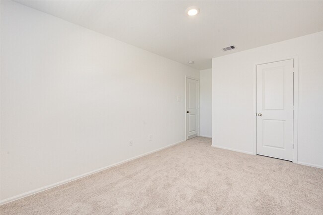 Building Photo - 17827 Pemswood Dr