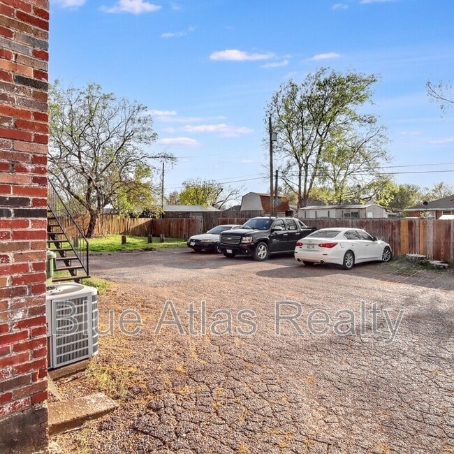 Building Photo - 2725 Patricia Ln