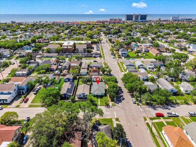 Building Photo - 4827 Ave Q 1/2