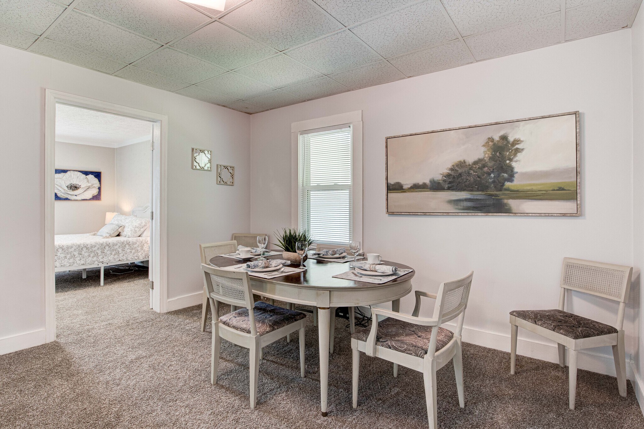 Table for 6! - 4401 Strawberry Plains Pike