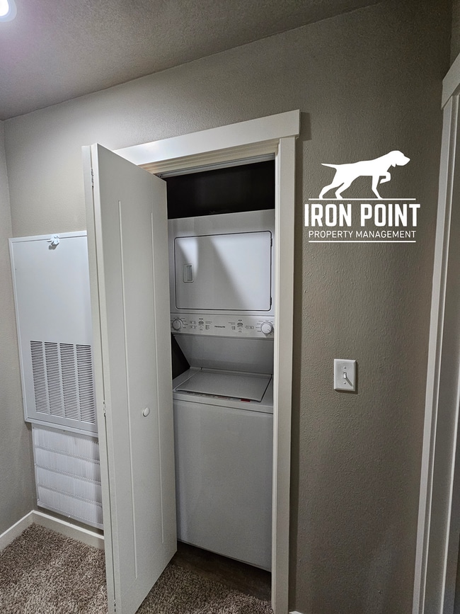 Building Photo - JE911