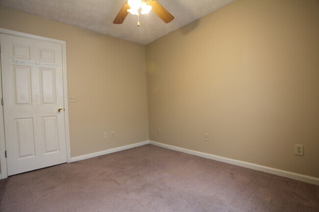 Building Photo - Spacious Duplex for Rent