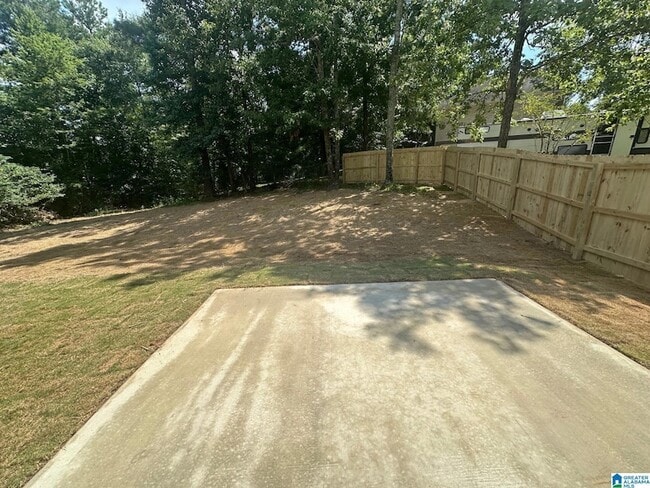 Building Photo - 15 Colonial Ln