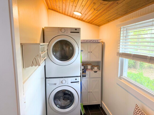 Building Photo - 11 Brooks Ave