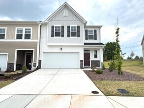 Building Photo - 4 Bedroom End Unit Townhome Almost New