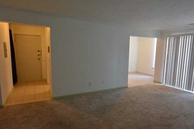 Building Photo - 36 Shrewsbury Green Dr