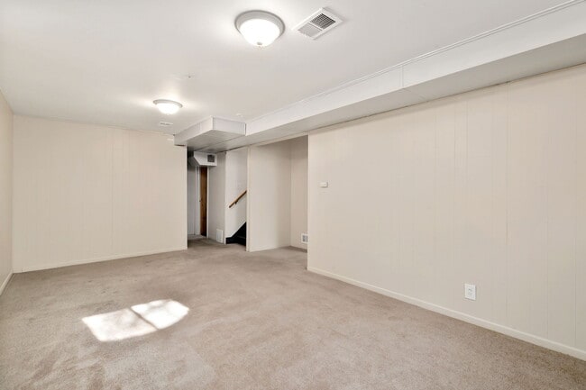 Building Photo - 7048 Lipan St