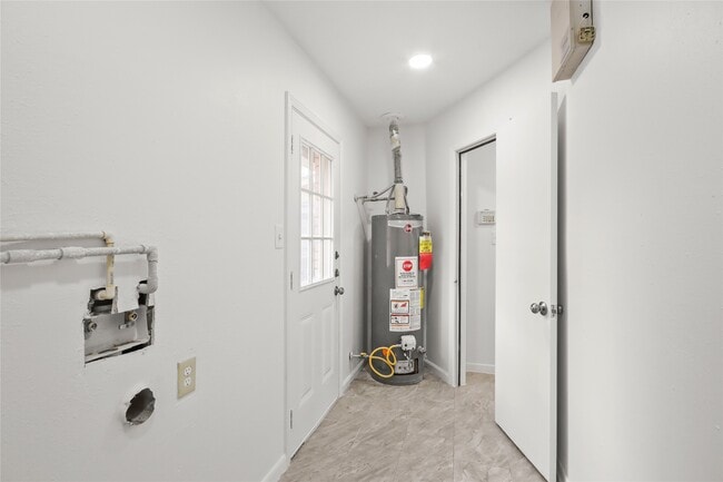 Building Photo - 111 Montrose Cir