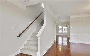 Building Photo - Beaufiful 3BR 2.5BA end unit town home wit...