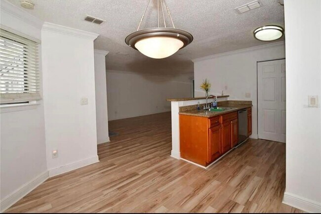 Building Photo - 7298 Ulmerton Rd