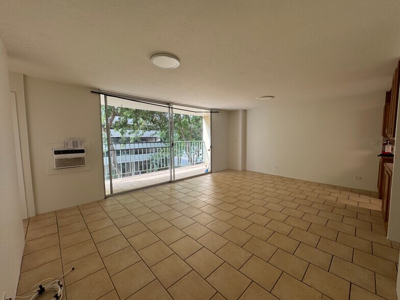Building Photo - 2355 Ala Wai Blvd
