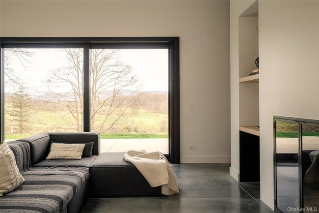 Building Photo - 279 Tompkins Rd