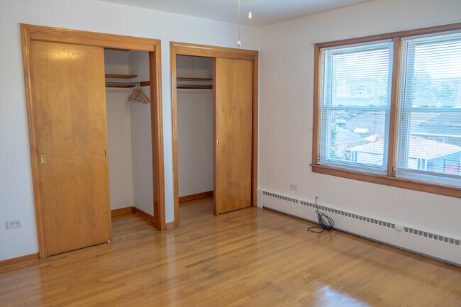 Building Photo - 5520 S Pulaski Rd