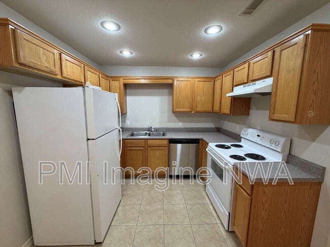 Building Photo - 111 E Rock St