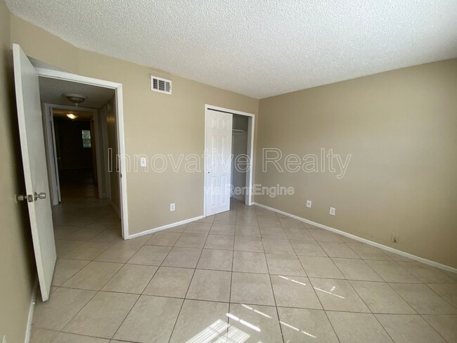 Building Photo - 623 E San Sebastian Ct