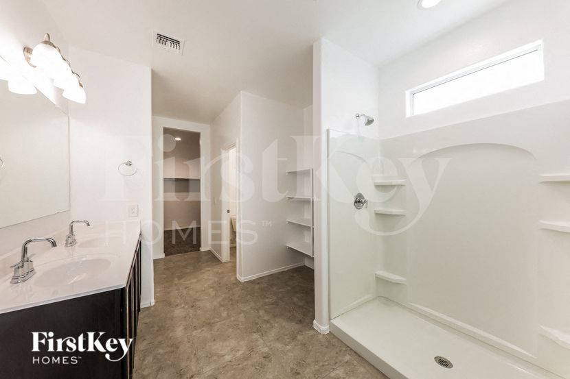 Building Photo - 18442 W Faye Way