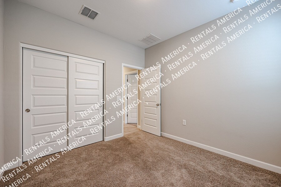 Building Photo - 8845 S 165th Ave