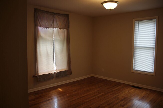 Building Photo - 408 E Park St
