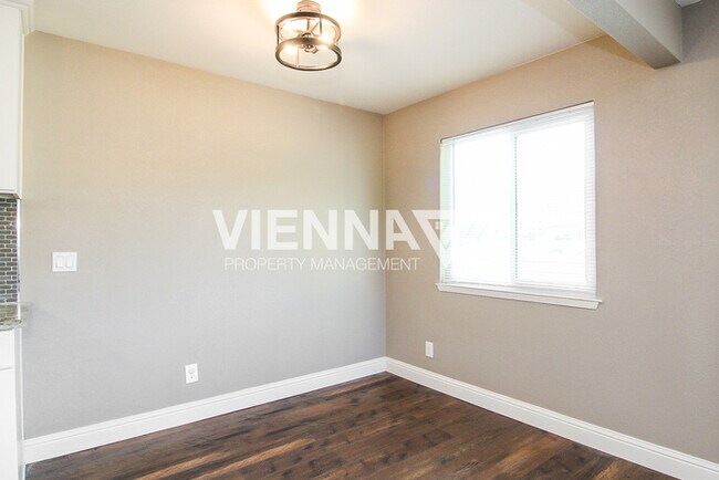 Building Photo - Auburn Condo is NOW rent ready!