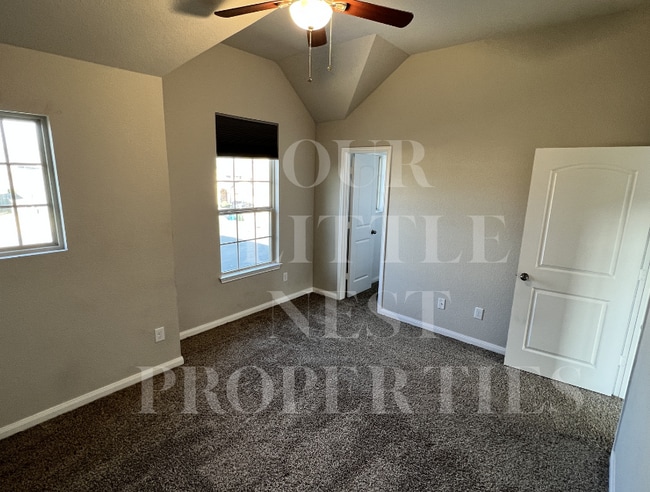 Building Photo - 10712 Fallbrook Rd