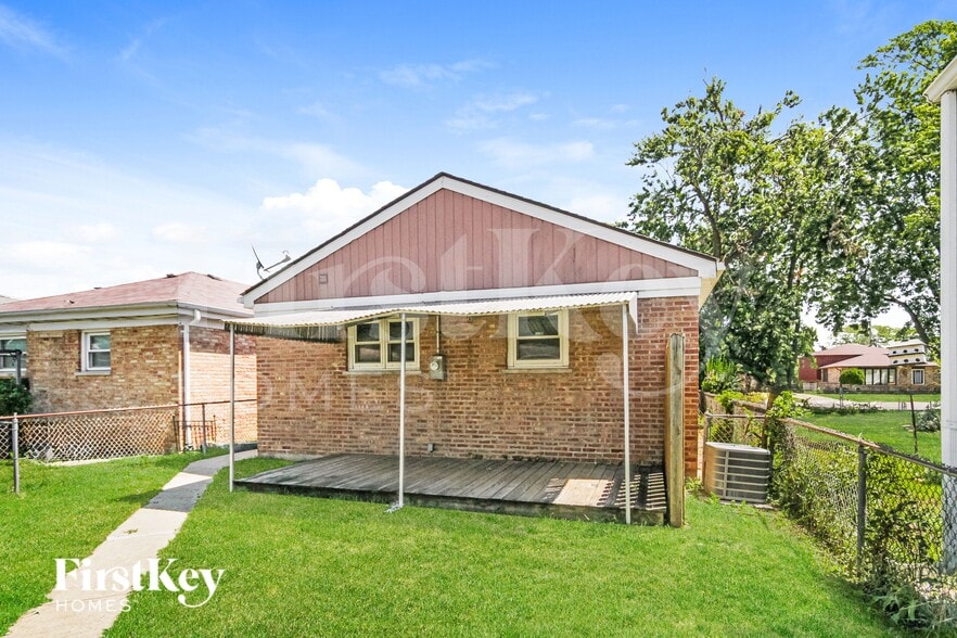 Building Photo - 7744 Lotus Ave