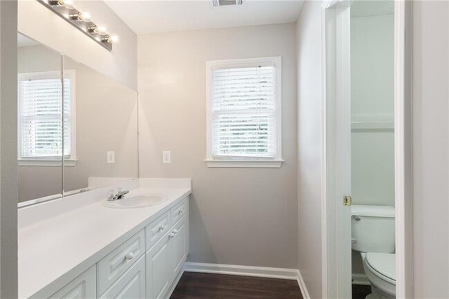 Building Photo - 49 Parkside Dr