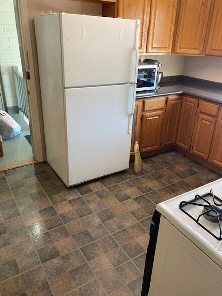 Kitchen - 5446 N Elston Ave