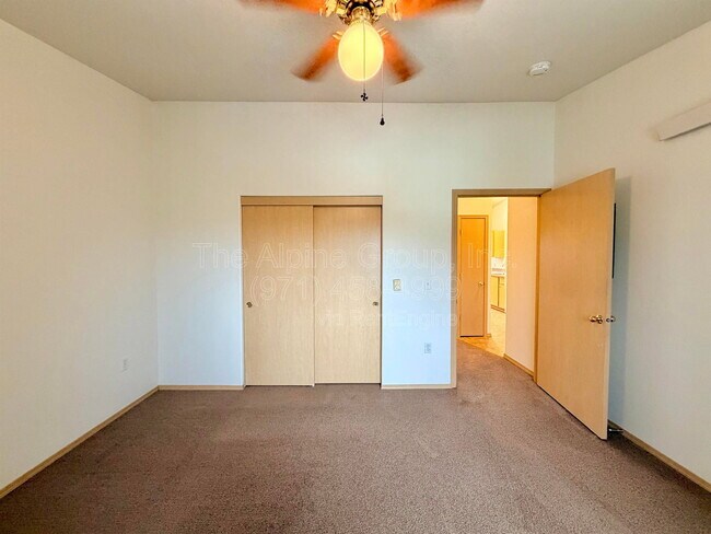 Building Photo - 10020 SW 125th Ave