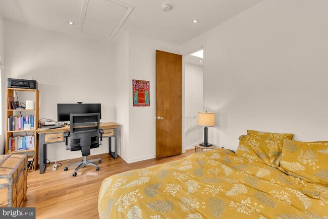 Building Photo - 1207 Girard St NW