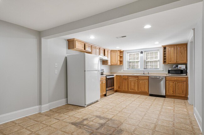 Building Photo - 545 Montgomery St