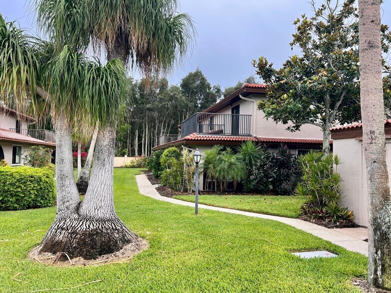 Building Photo - 27911 Hacienda E Blvd