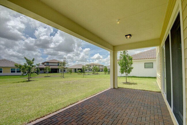 Building Photo - 1000 Sterling Pine Pl