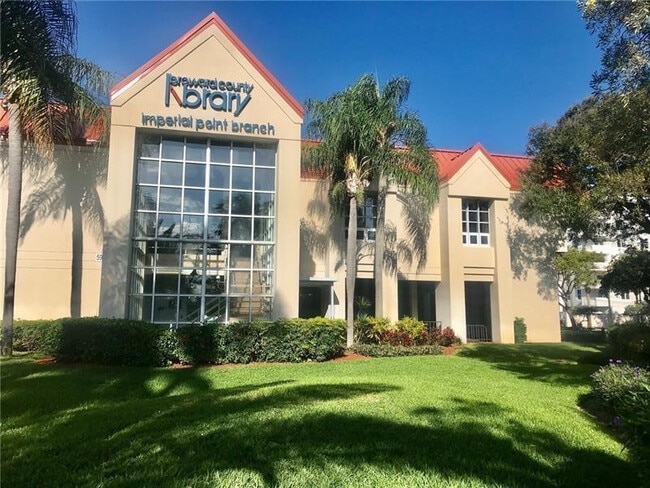 Building Photo - 2161 NE 68th St