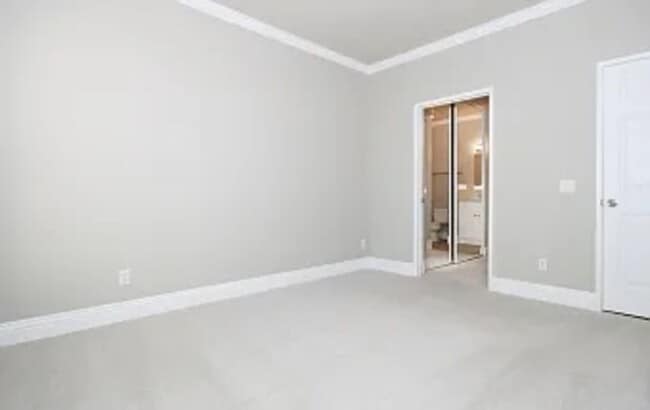 Building Photo - 10921 Sabre Hill Dr