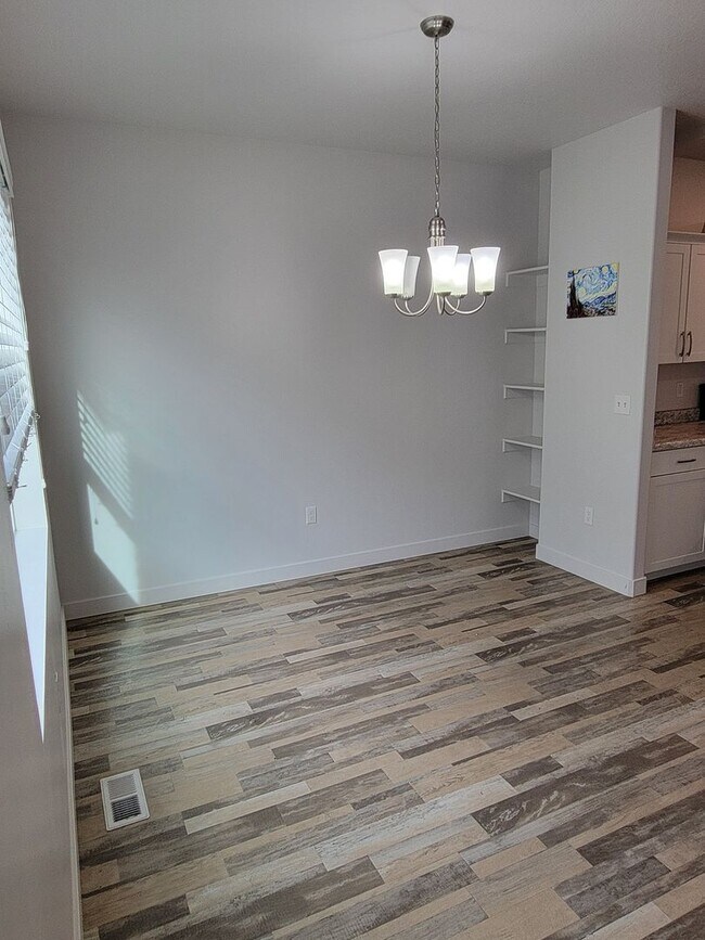 Building Photo - 4 Bedroom Town Home for Rent